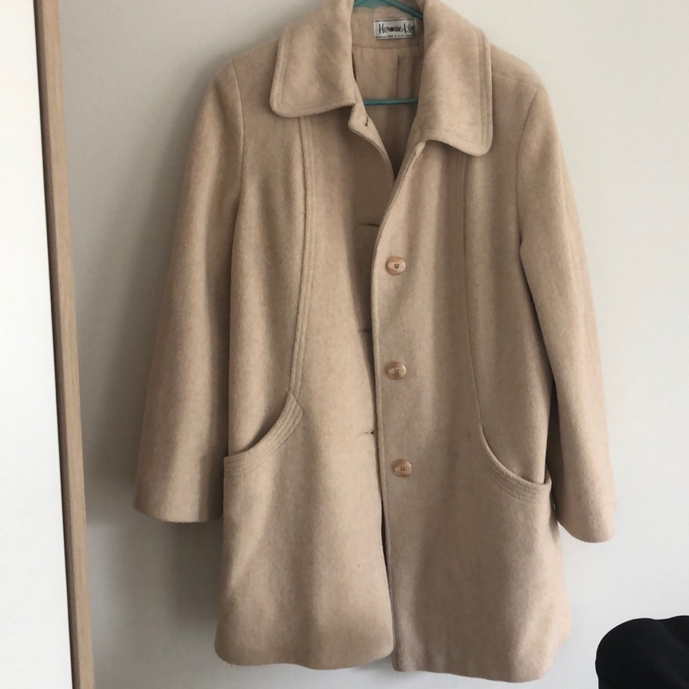 Women’s single breasted coat with pockets